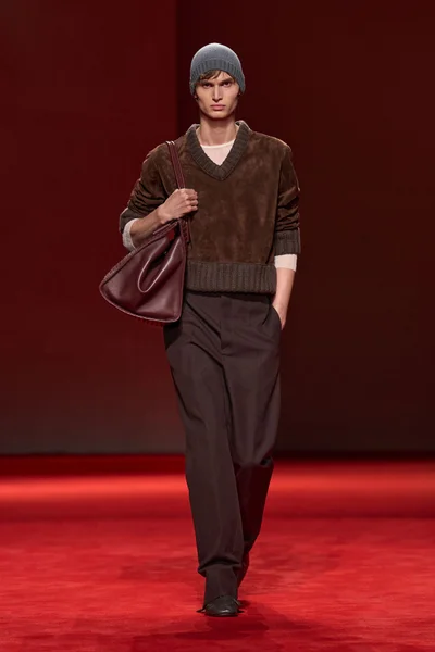 Look 18